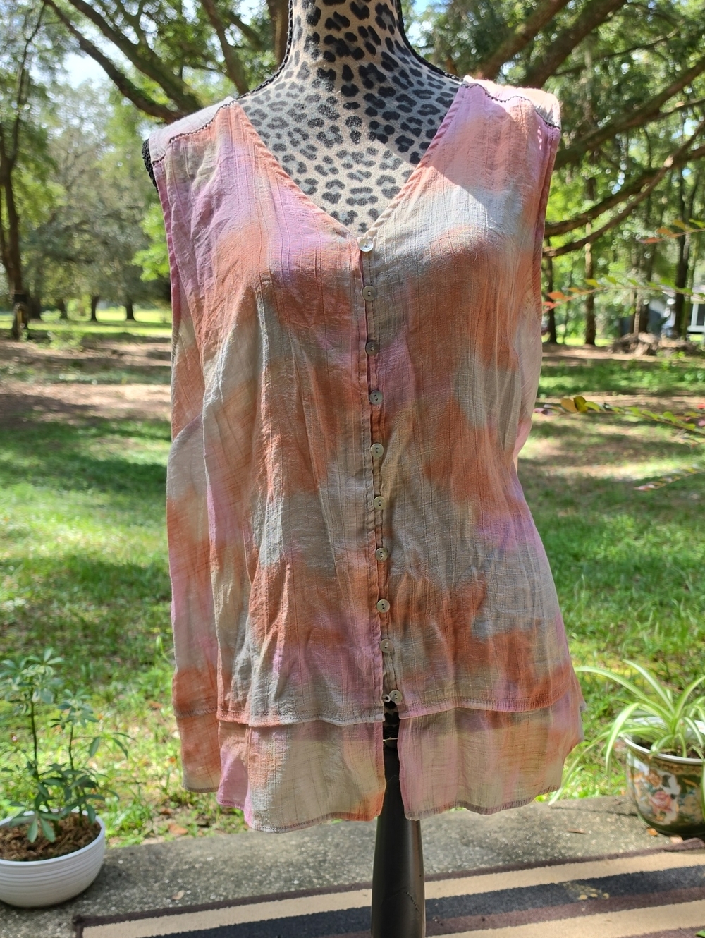 Zac & Rachel Peach and Pink Tie-Dye Button-Front Sleeveless Top
